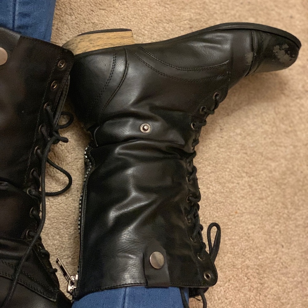 BLACK COMBAT BOOTS